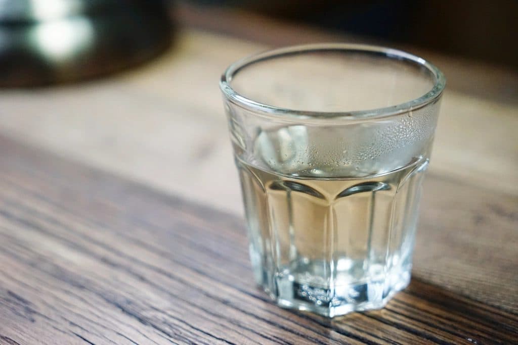 Genug trinken im Alltag: einfache Tricks, die funktionieren