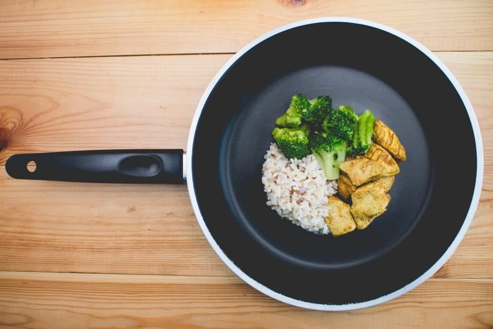 Meal Prep für Berufstätige: drei Mittagessen in einer Stunde